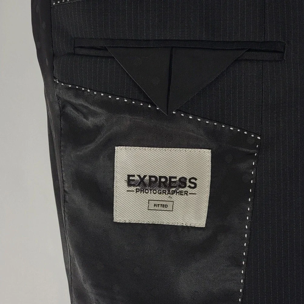 Express Photographer Men's Sport Coat Two Button CH Black Striped 36R Fitted‎